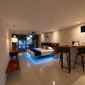 tulum-beach-suites.quintano-roohotels.com/